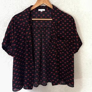 Kissy face print top